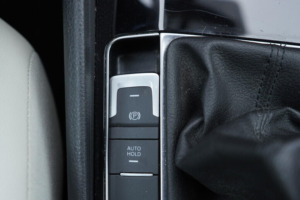 OV190V08632_35.webp_GOLF SPORTSVAN Carat 1.4 TSI 92 kW manuál