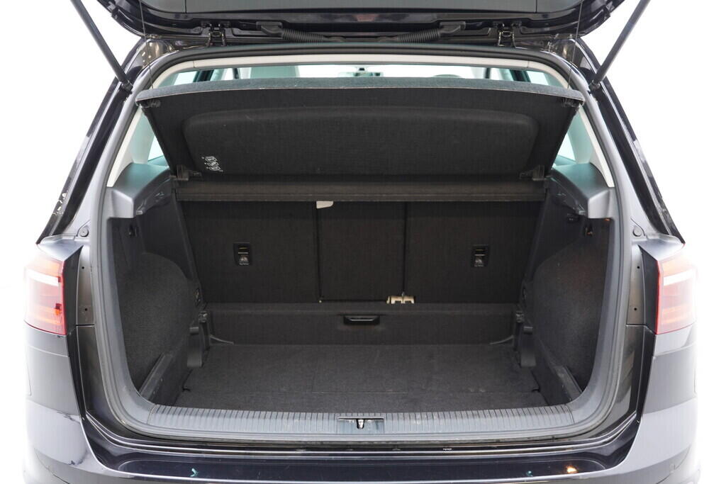 OV190V08632_39.webp_GOLF SPORTSVAN Carat 1.4 TSI 92 kW manuál