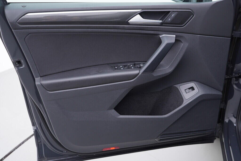 OV190V08634_19.webp_TIGUAN Elegance 2.0 TSI 140 kW automat, DPH