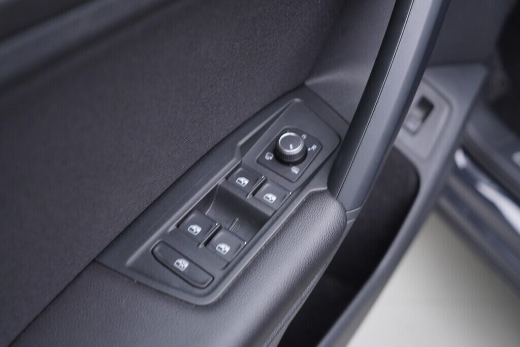 OV190V08634_20.webp_TIGUAN Elegance 2.0 TSI 140 kW automat, DPH