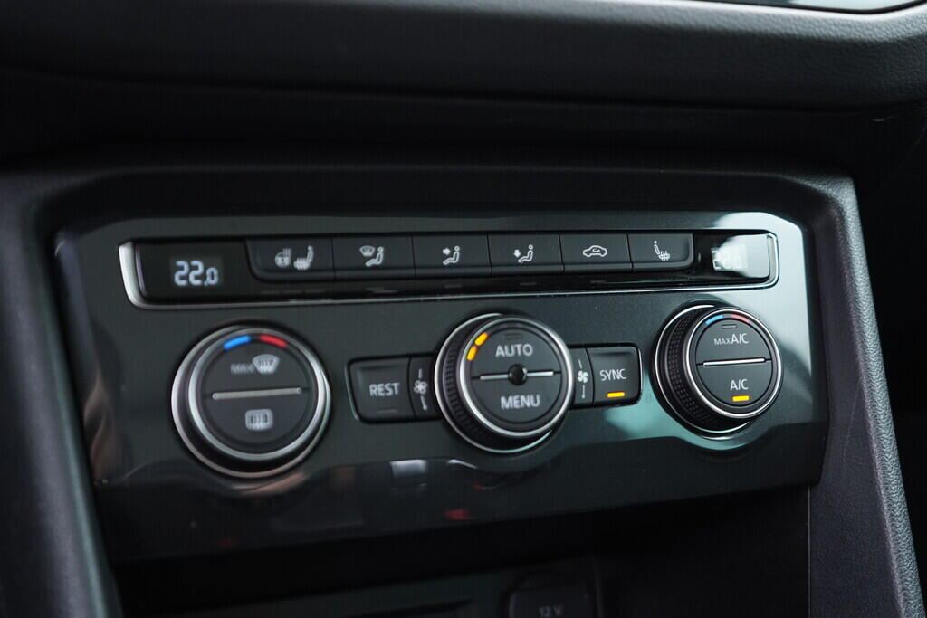 OV190V08634_31.webp_TIGUAN Elegance 2.0 TSI 140 kW automat, DPH