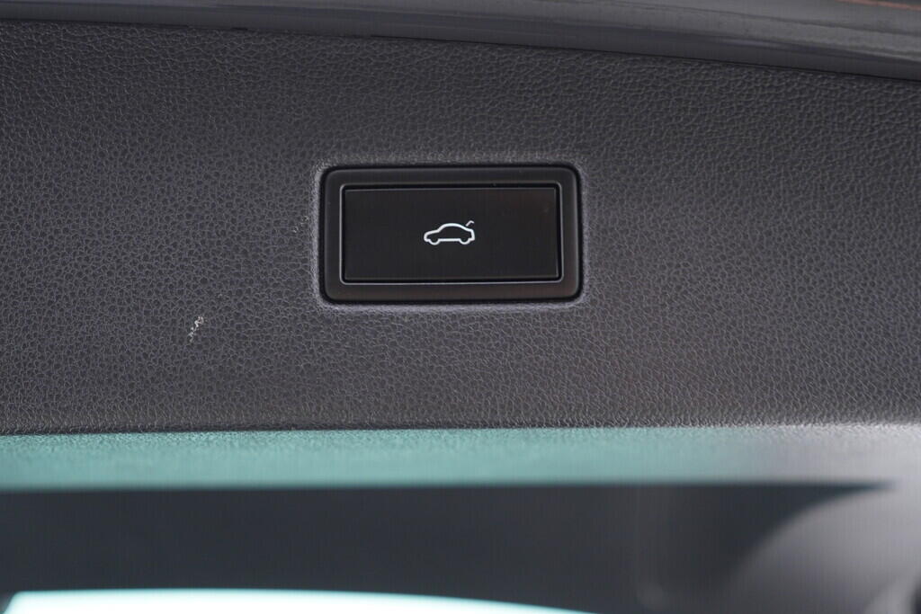OV190V08634_37.webp_TIGUAN Elegance 2.0 TSI 140 kW automat, DPH