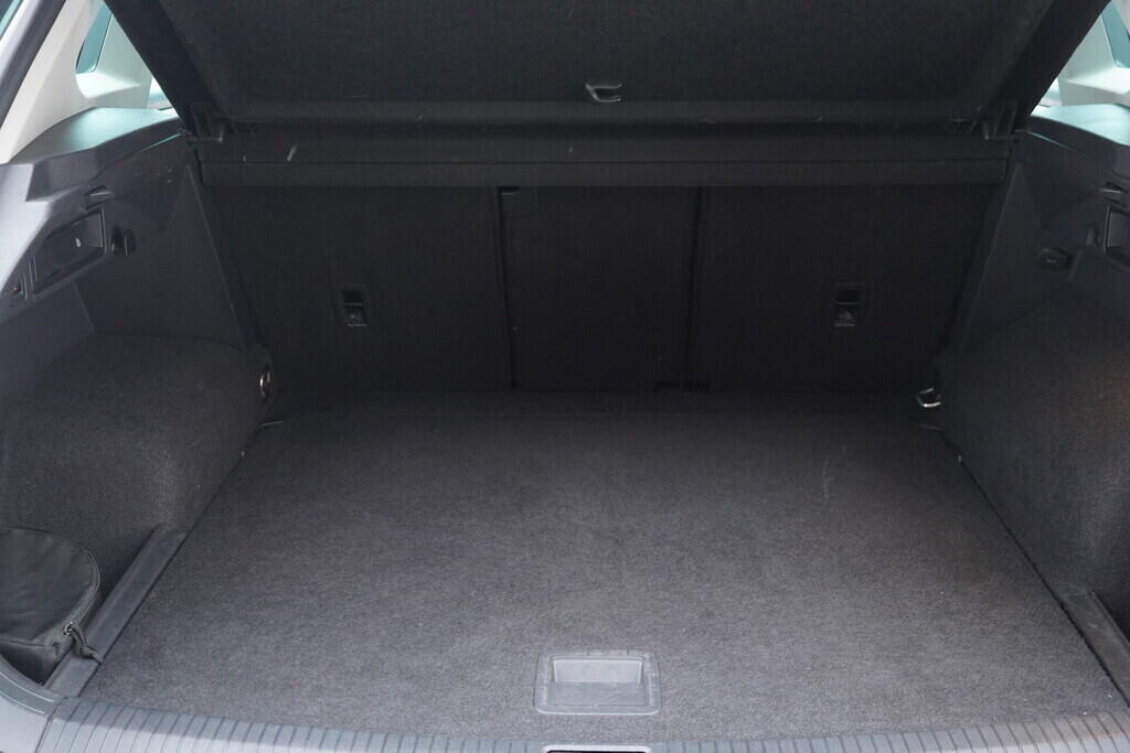 OV190V08634_38.webp_TIGUAN Elegance 2.0 TSI 140 kW automat, DPH
