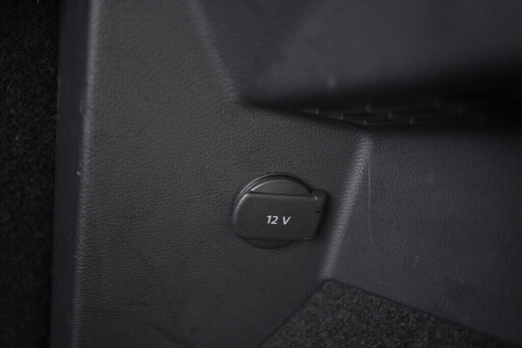 OV190V08634_40.webp_TIGUAN Elegance 2.0 TSI 140 kW automat, DPH