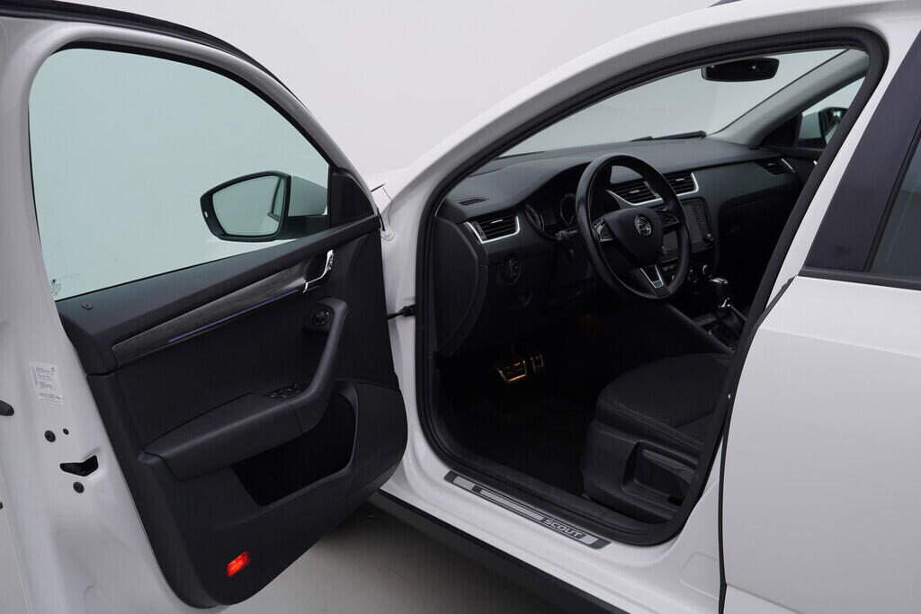 OV190V08635_18.webp_OCTAVIA Scout 2.0 TDI 110 kW automat