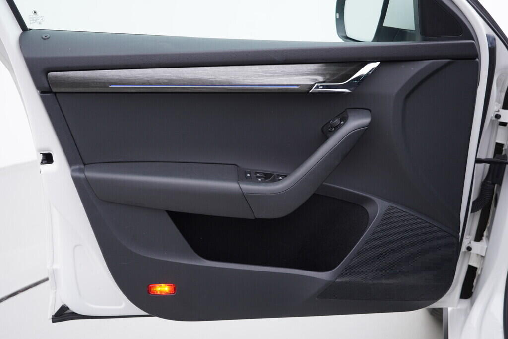 OV190V08635_19.webp_OCTAVIA Scout 2.0 TDI 110 kW automat