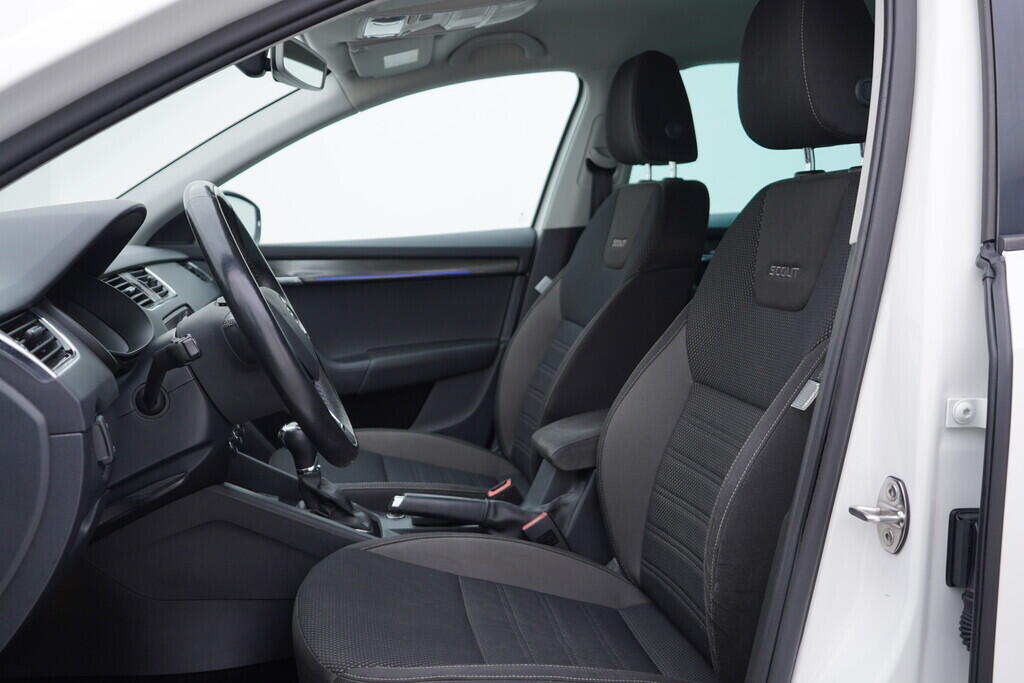 OV190V08635_23.webp_OCTAVIA Scout 2.0 TDI 110 kW automat