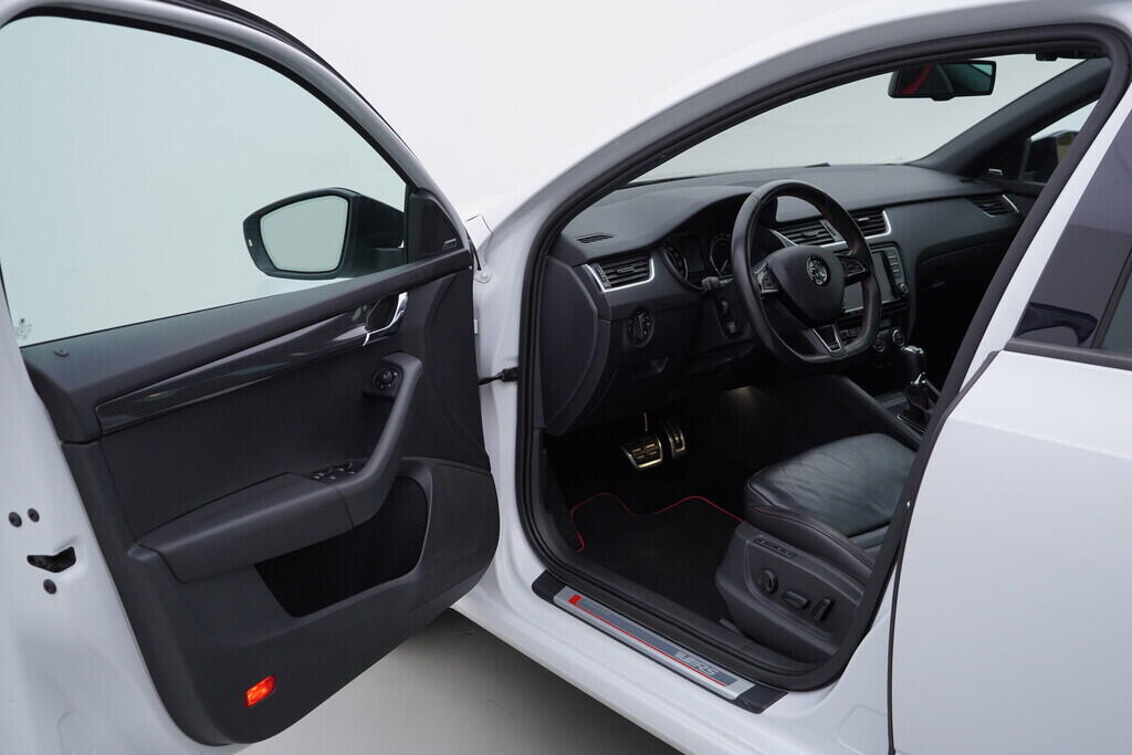 OV190V08636_18.webp_OCTAVIA RS 2.0 TDI 135 kW automat