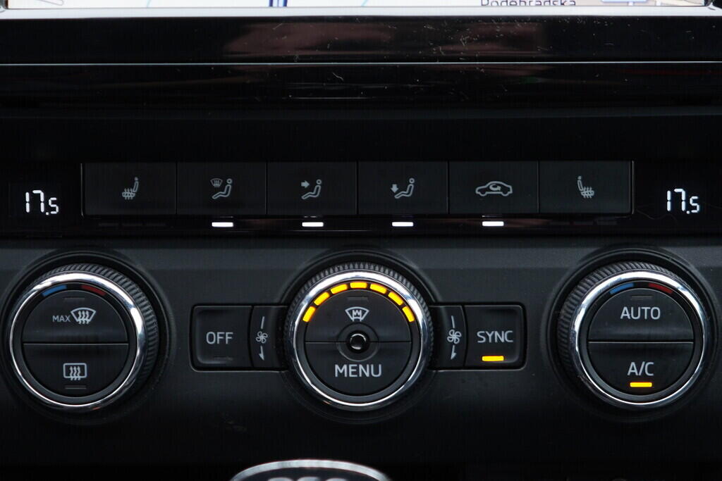 OV190V08636_37.webp_OCTAVIA RS 2.0 TDI 135 kW automat