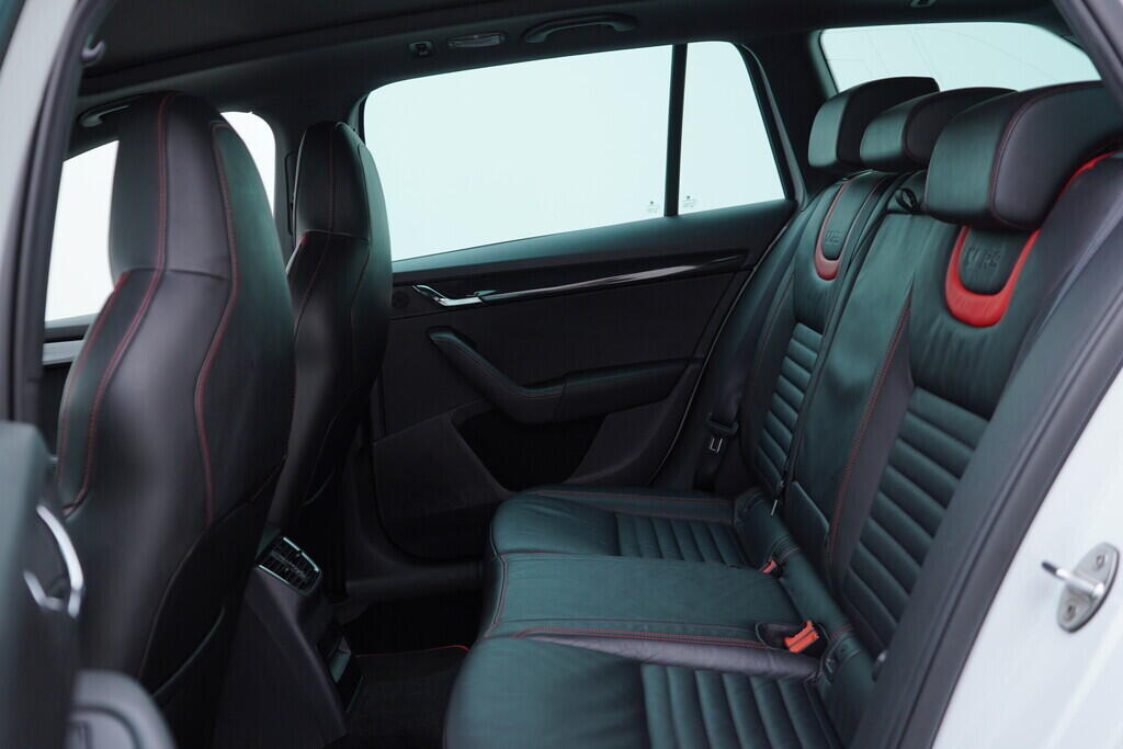 OV190V08636_42.webp_OCTAVIA RS 2.0 TDI 135 kW automat