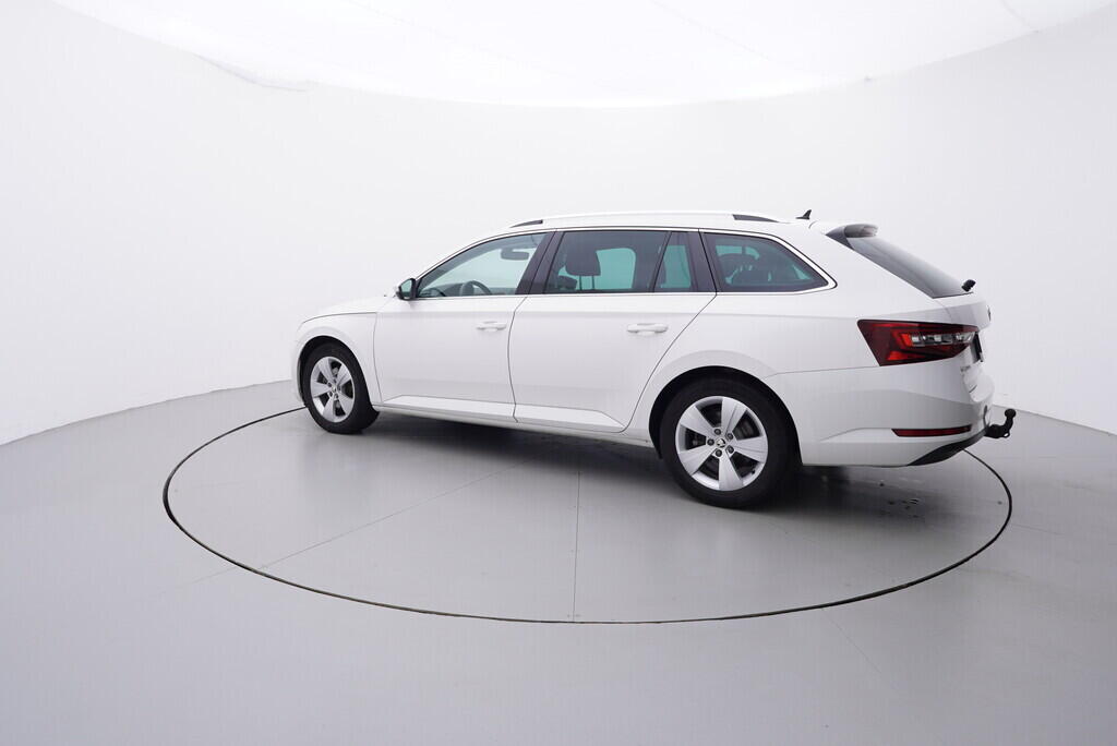 OV190V08638_12.webp_SUPERB Bussines 2.0 TDI 110 kW automat