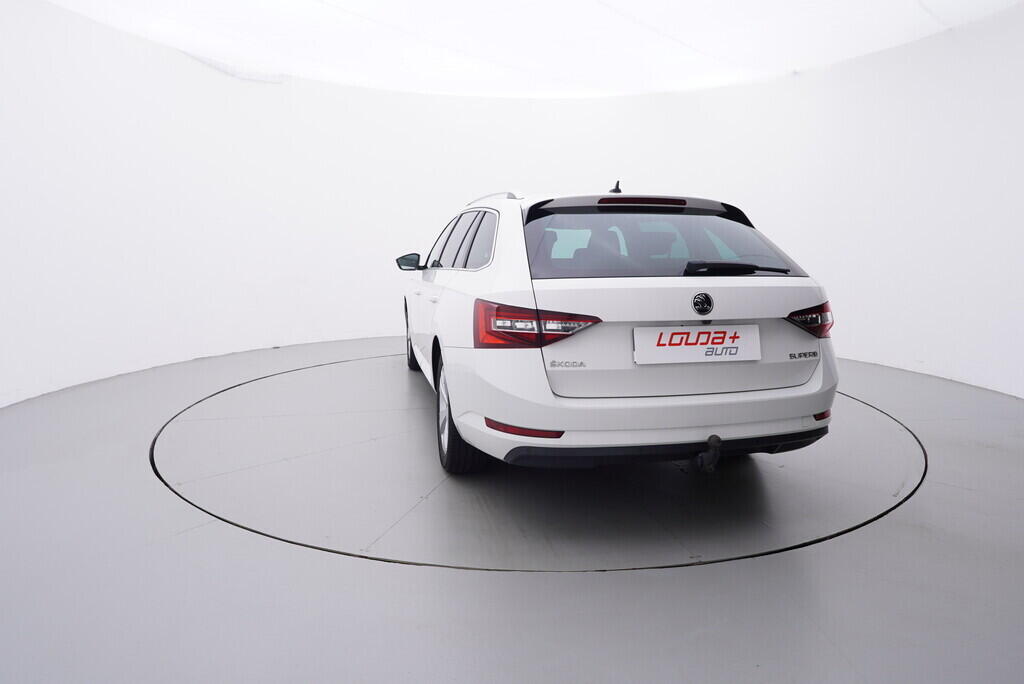 OV190V08638_13.webp_SUPERB Bussines 2.0 TDI 110 kW automat