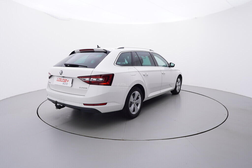 OV190V08638_14.webp_SUPERB Bussines 2.0 TDI 110 kW automat