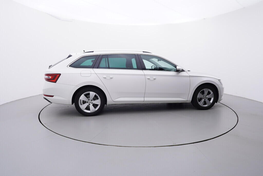OV190V08638_15.webp_SUPERB Bussines 2.0 TDI 110 kW automat