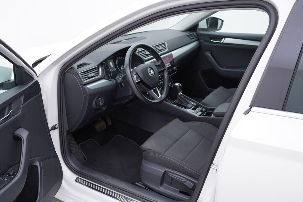 OV190V08638_18.webp_SUPERB Bussines 2.0 TDI 110 kW automat