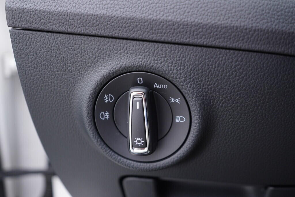 OV190V08638_27.webp_SUPERB Bussines 2.0 TDI 110 kW automat
