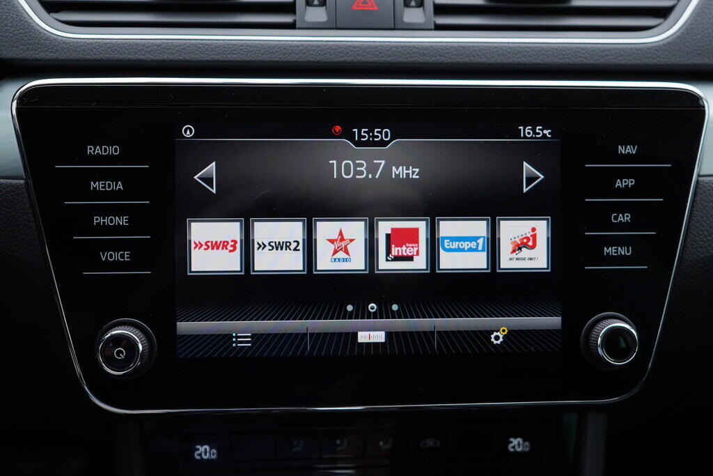 OV190V08638_30.webp_SUPERB Bussines 2.0 TDI 110 kW automat