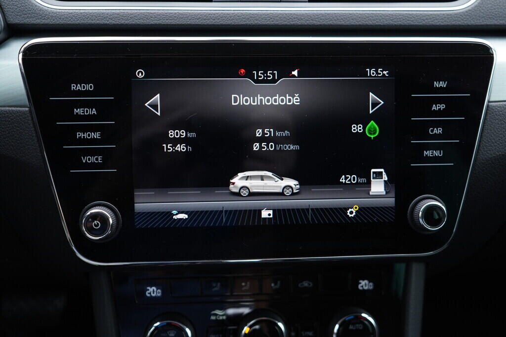 OV190V08638_33.webp_SUPERB Bussines 2.0 TDI 110 kW automat
