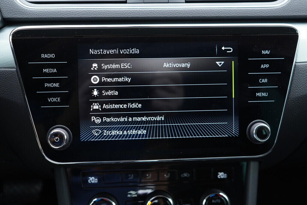 OV190V08638_34.webp_SUPERB Bussines 2.0 TDI 110 kW automat
