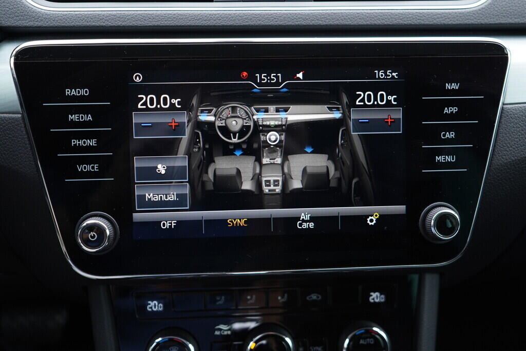 OV190V08638_35.webp_SUPERB Bussines 2.0 TDI 110 kW automat