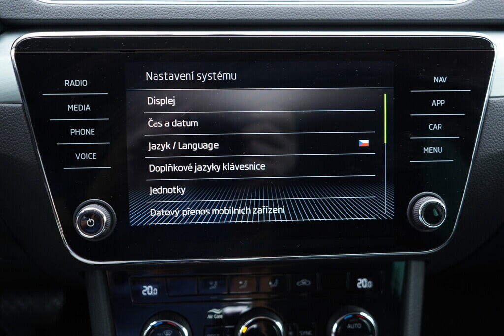 OV190V08638_36.webp_SUPERB Bussines 2.0 TDI 110 kW automat