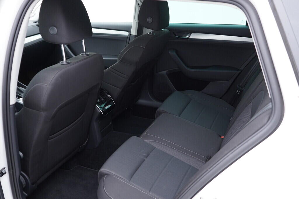 OV190V08638_41.webp_SUPERB Bussines 2.0 TDI 110 kW automat