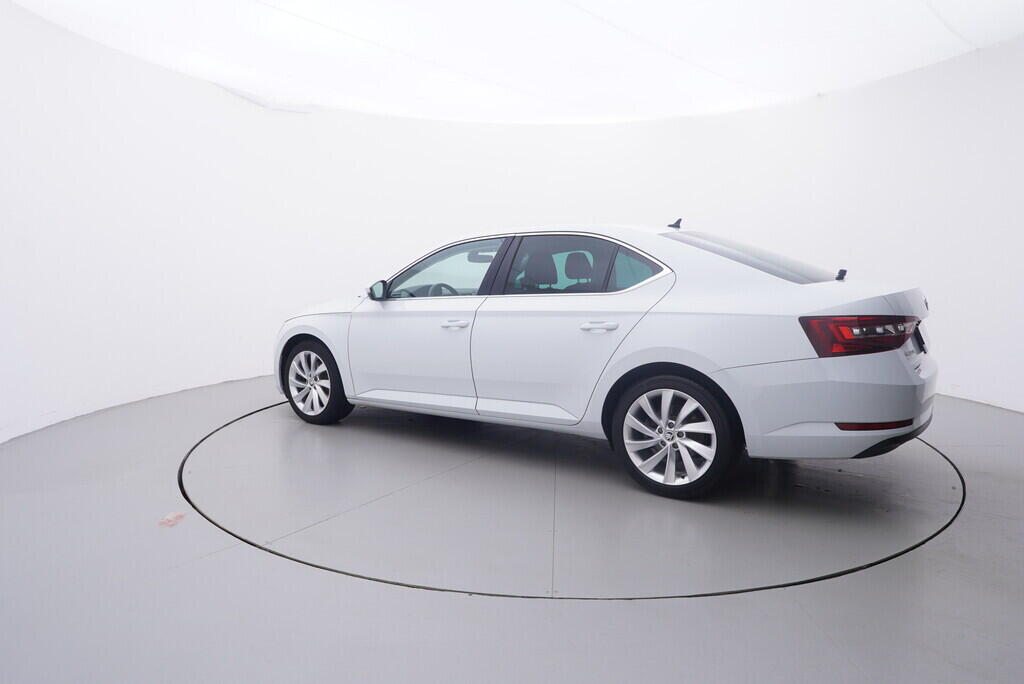 OV190V08640_12.webp_SUPERB Bussines 2.0 TDI 110 kW automat