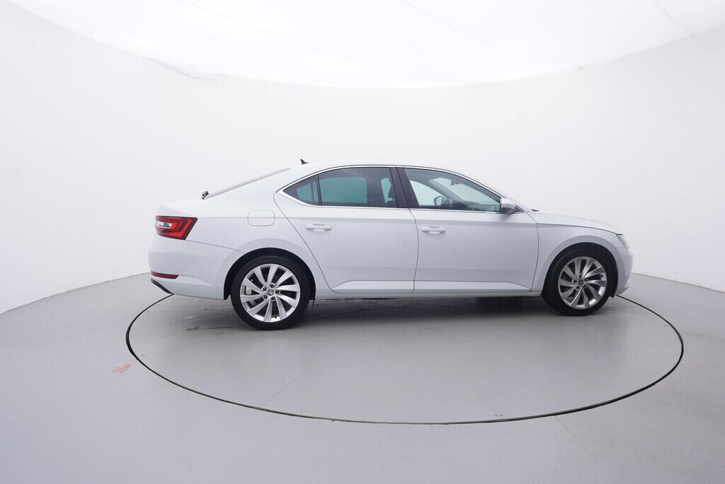 OV190V08640_15.webp_SUPERB Bussines 2.0 TDI 110 kW automat