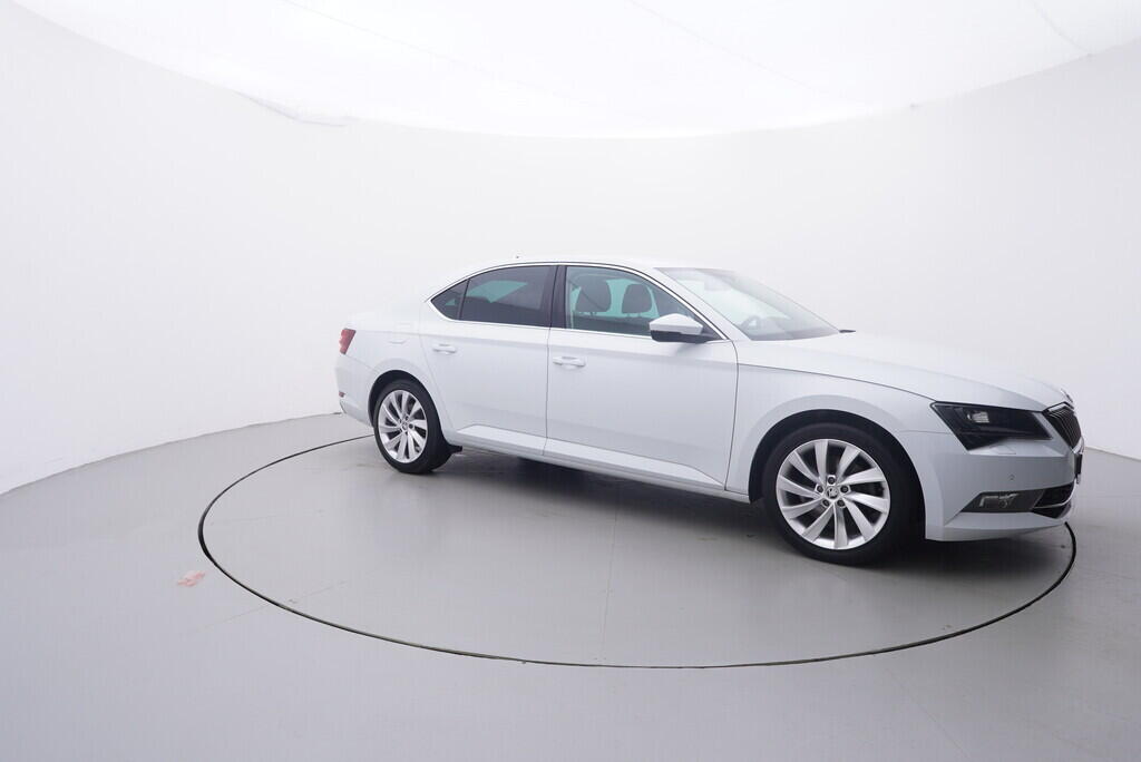 OV190V08640_16.webp_SUPERB Bussines 2.0 TDI 110 kW automat