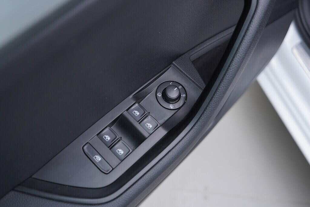 OV190V08640_20.webp_SUPERB Bussines 2.0 TDI 110 kW automat