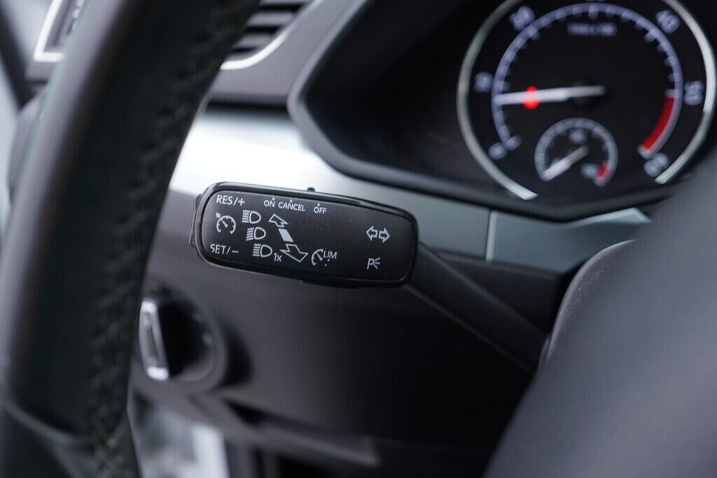 OV190V08640_23.webp_SUPERB Bussines 2.0 TDI 110 kW automat