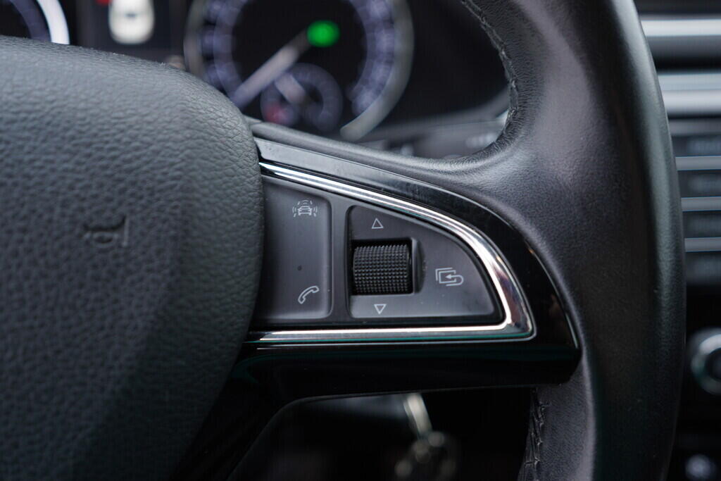 OV190V08640_26.webp_SUPERB Bussines 2.0 TDI 110 kW automat