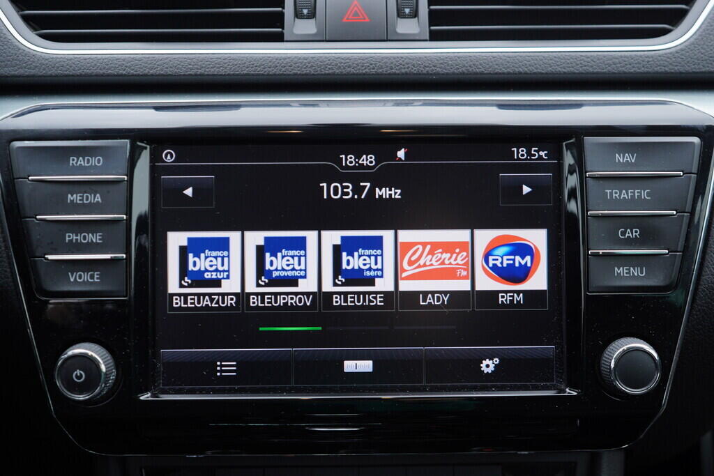 OV190V08640_29.webp_SUPERB Bussines 2.0 TDI 110 kW automat