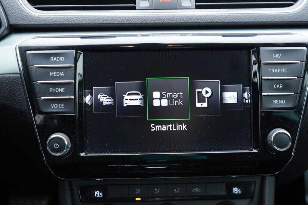 OV190V08640_30.webp_SUPERB Bussines 2.0 TDI 110 kW automat