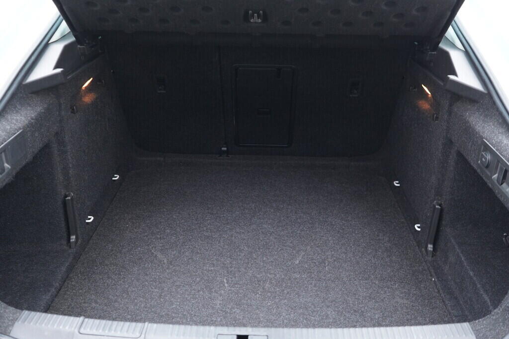 OV190V08640_37.webp_SUPERB Bussines 2.0 TDI 110 kW automat