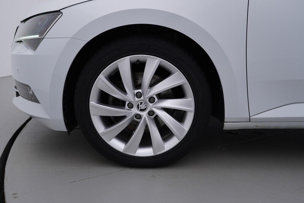 OV190V08640_40.webp_SUPERB Bussines 2.0 TDI 110 kW automat