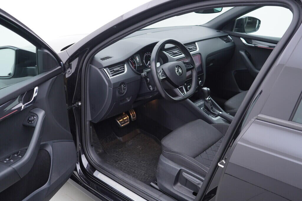 OV190V08649_18.webp_OCTAVIA RS 2.0 TSI 180 kW automat
