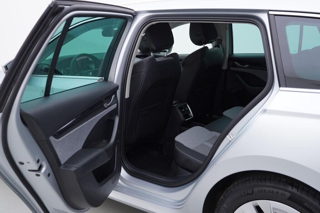 OV190V08655_36.webp_OCTAVIA Top Selection 1.5 TSI 110 kW manuál, DPH