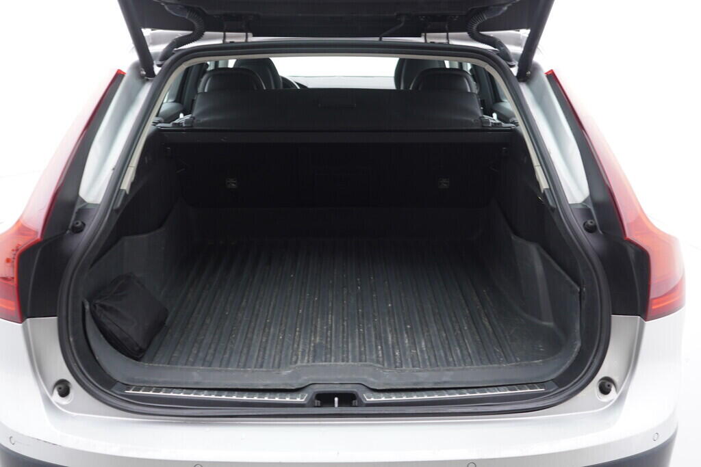 OV190V08660_43.webp_V90 Cross Country 2.0  173 kW automat, DPH