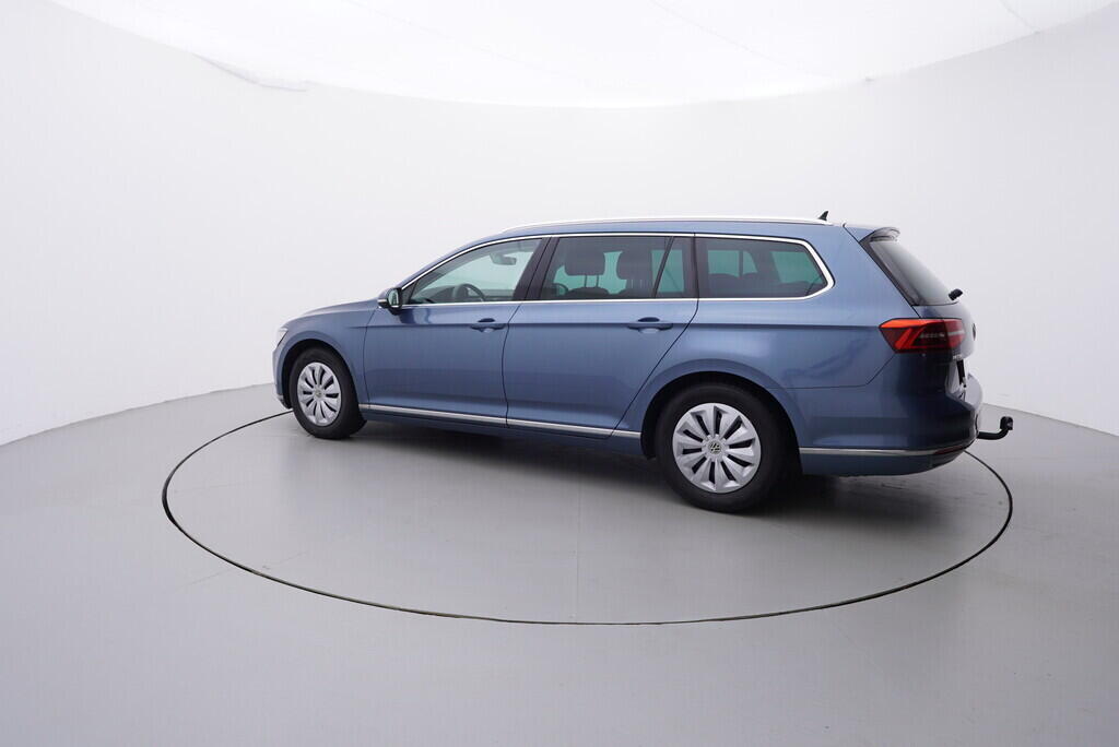 OV190V08662_12.webp_PASSAT VARIANT HIGHLINE 2.0 TDI 110 kW manuál