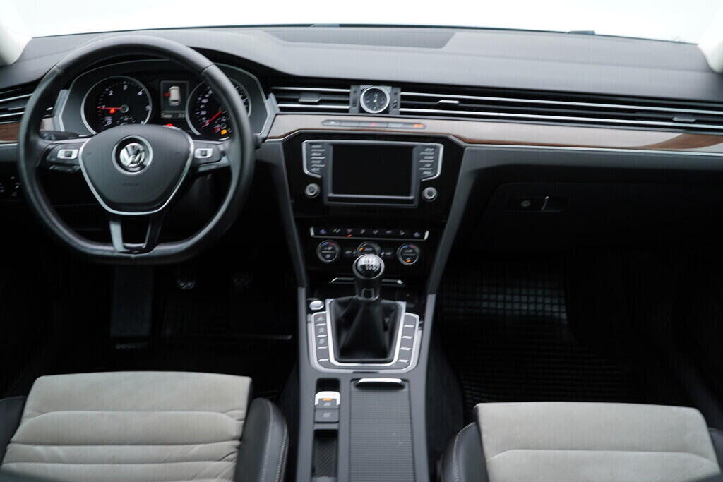 OV190V08662_26.webp_PASSAT VARIANT HIGHLINE 2.0 TDI 110 kW manuál