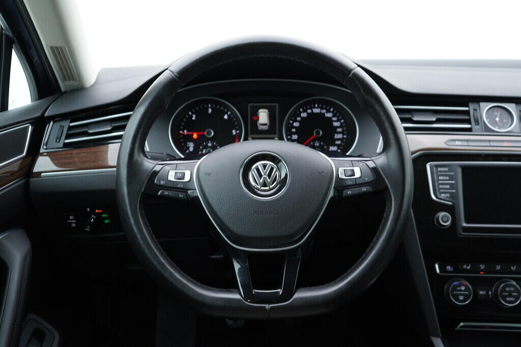 OV190V08662_27.webp_PASSAT VARIANT HIGHLINE 2.0 TDI 110 kW manuál