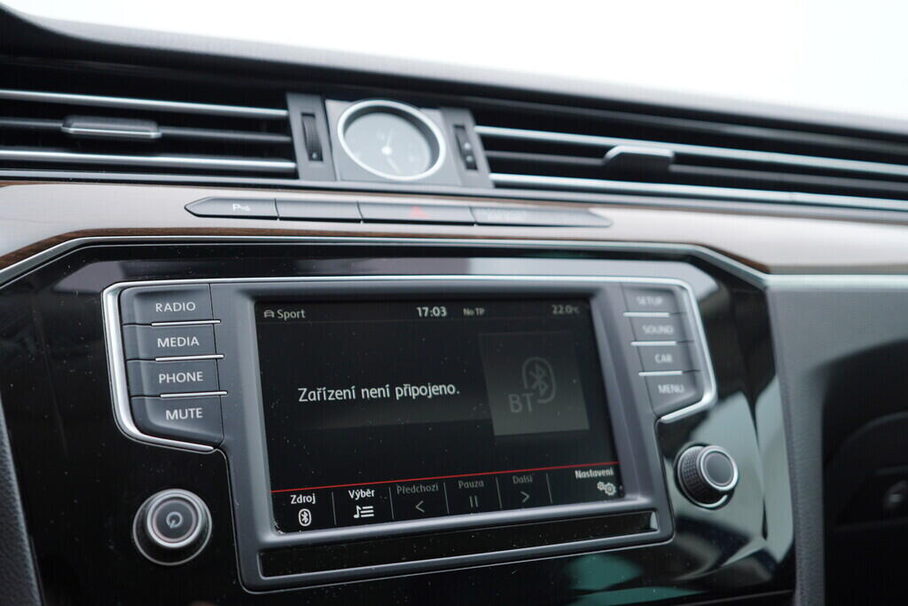 OV190V08662_30.webp_PASSAT VARIANT HIGHLINE 2.0 TDI 110 kW manuál