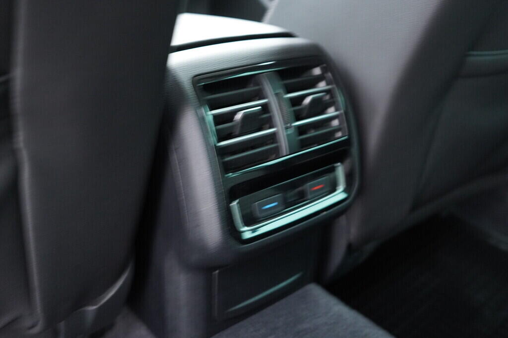 OV190V08662_34.webp_PASSAT VARIANT HIGHLINE 2.0 TDI 110 kW manuál
