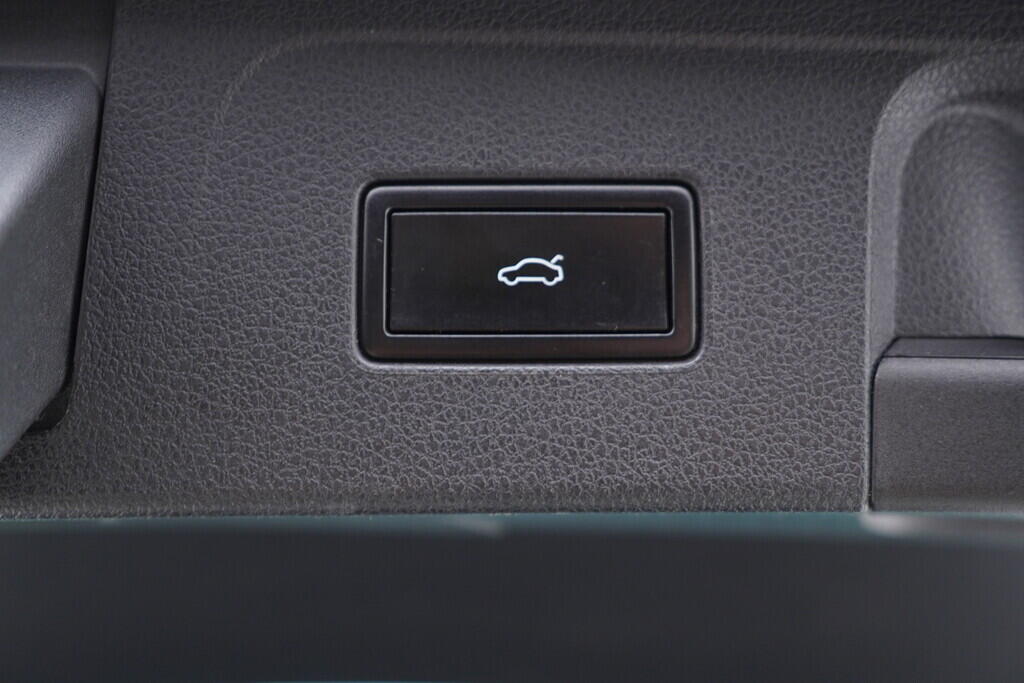 OV190V08662_36.webp_PASSAT VARIANT HIGHLINE 2.0 TDI 110 kW manuál
