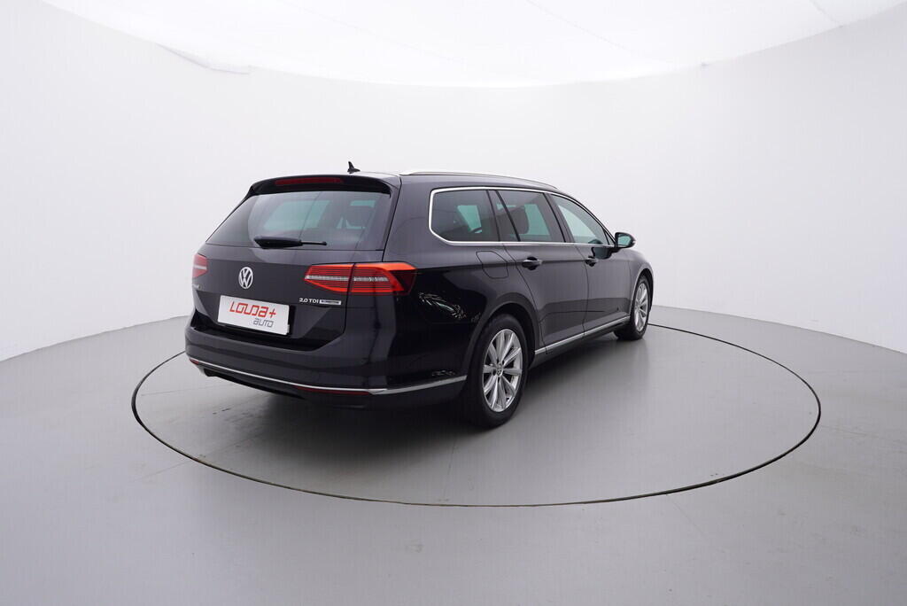 OV190V08677_14.webp_PASSAT VARIANT Highline  2.0 TDI 110 kW automat