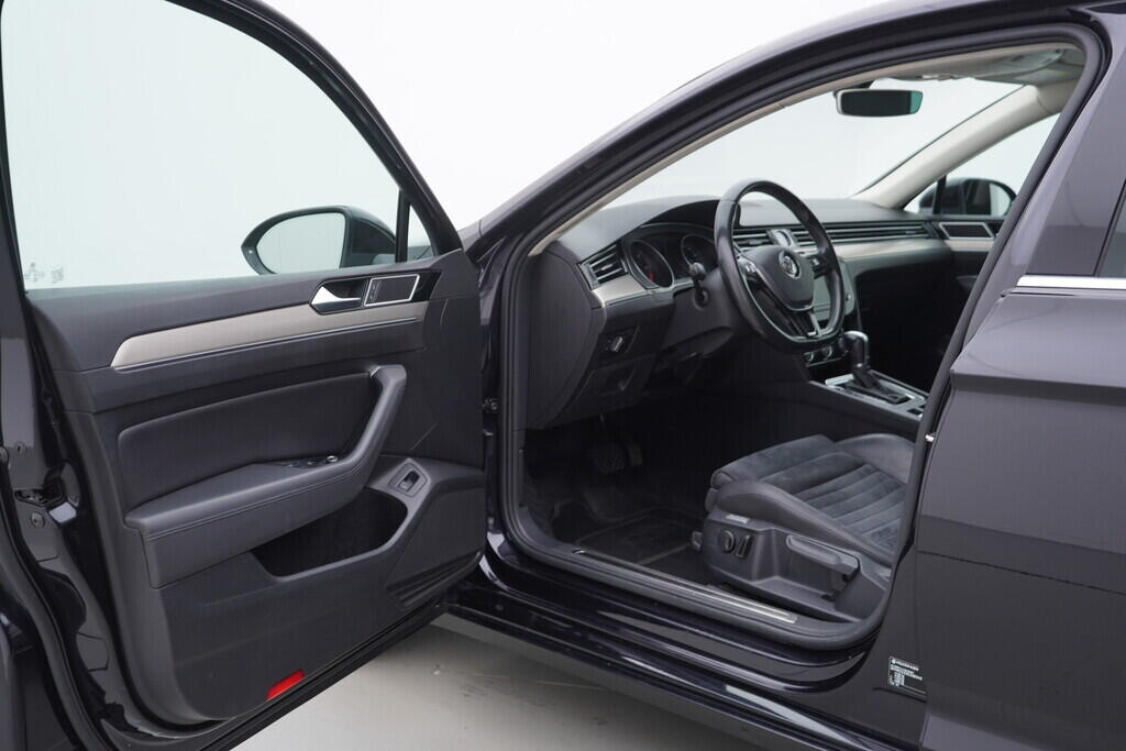 OV190V08677_18.webp_PASSAT VARIANT Highline  2.0 TDI 110 kW automat