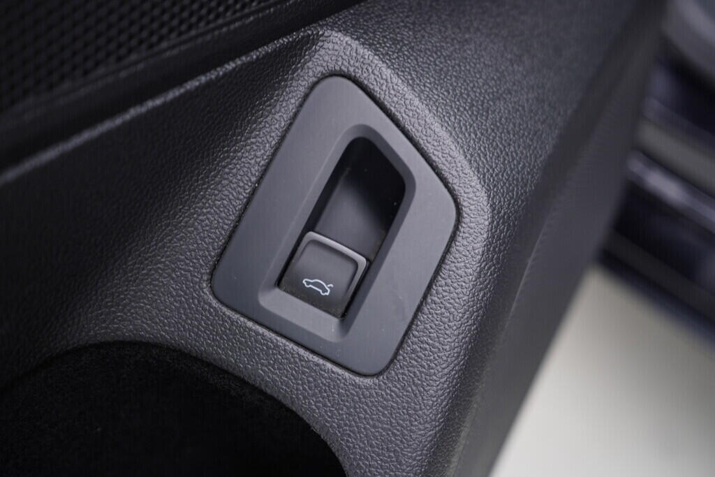 OV190V08677_21.webp_PASSAT VARIANT Highline  2.0 TDI 110 kW automat