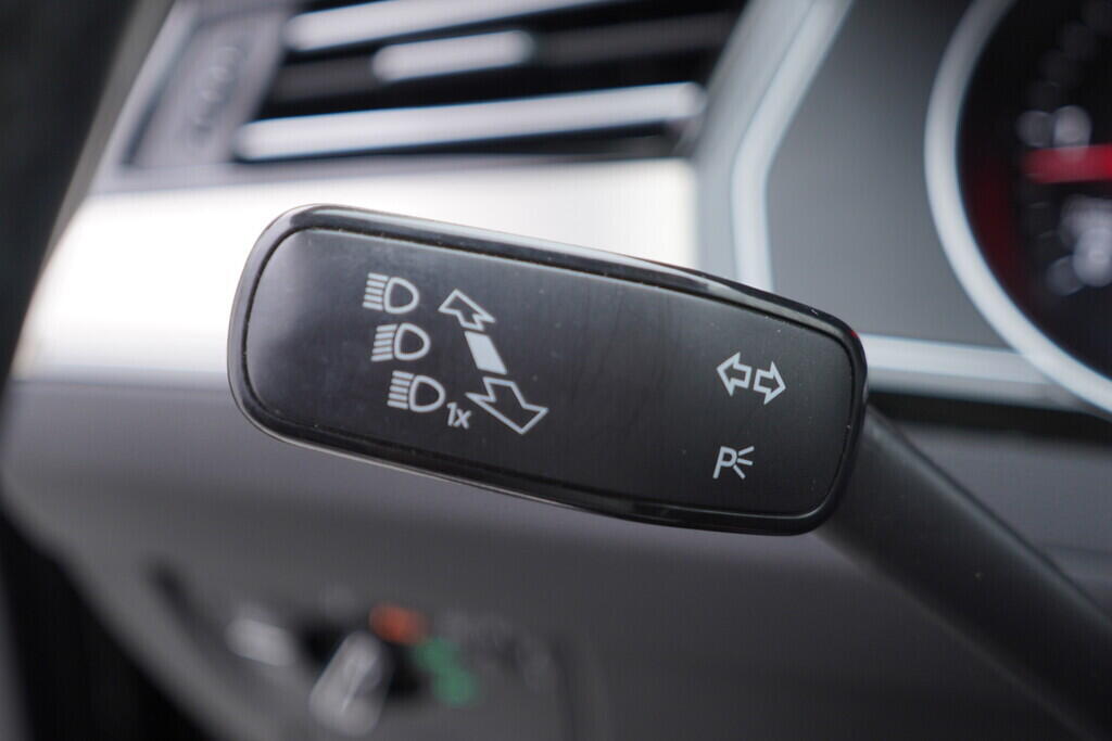 OV190V08677_25.webp_PASSAT VARIANT Highline  2.0 TDI 110 kW automat