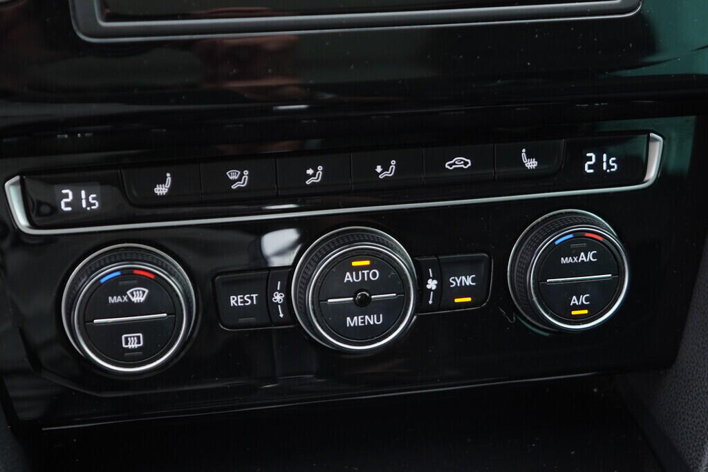 OV190V08677_34.webp_PASSAT VARIANT Highline  2.0 TDI 110 kW automat